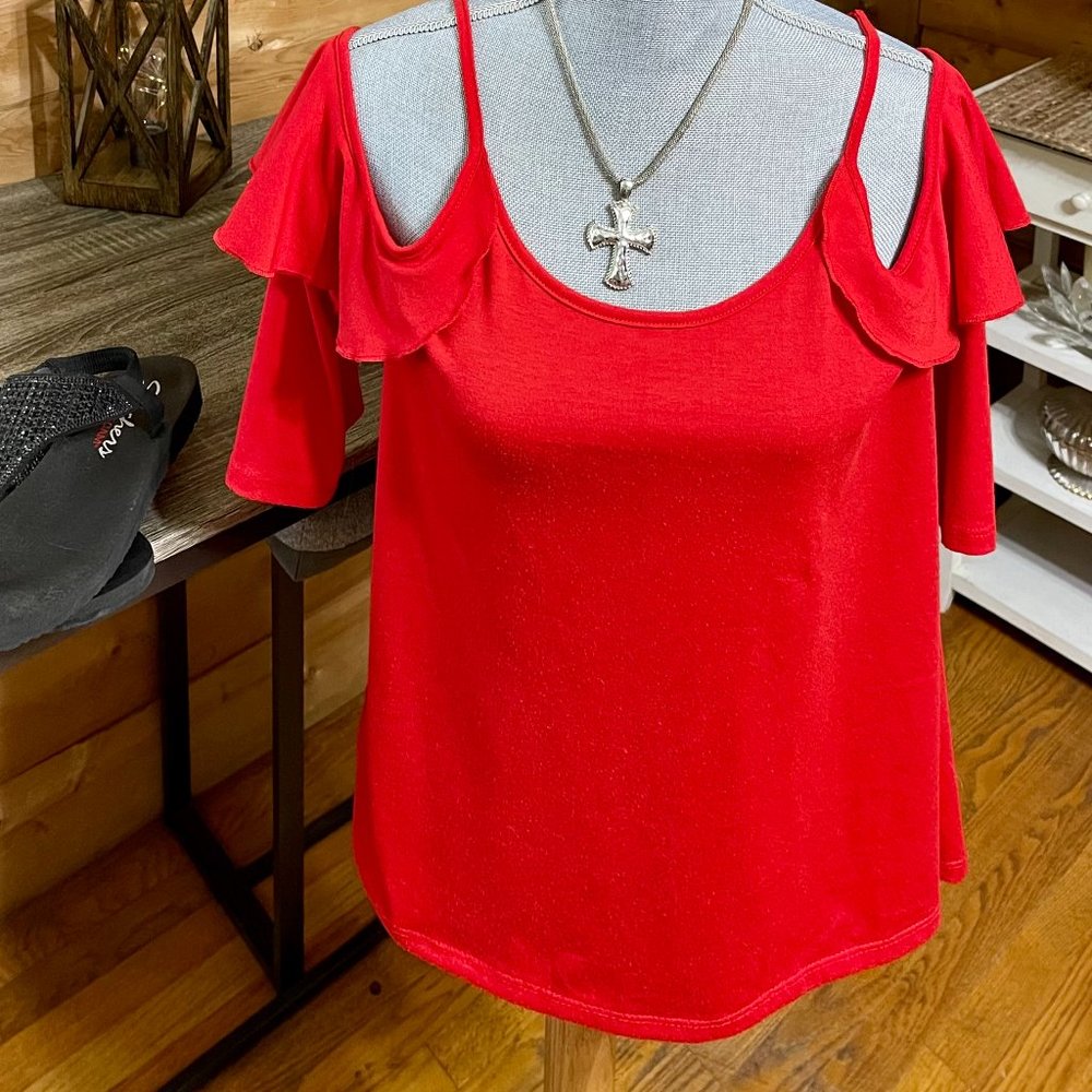 rue 21 Red Cold Shoulder ruffle top Size Small